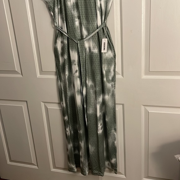 Cocoimo Tie Dye Maxi Dress fixed shoulder straps and tie belt at waist Green - Picture 13 of 16